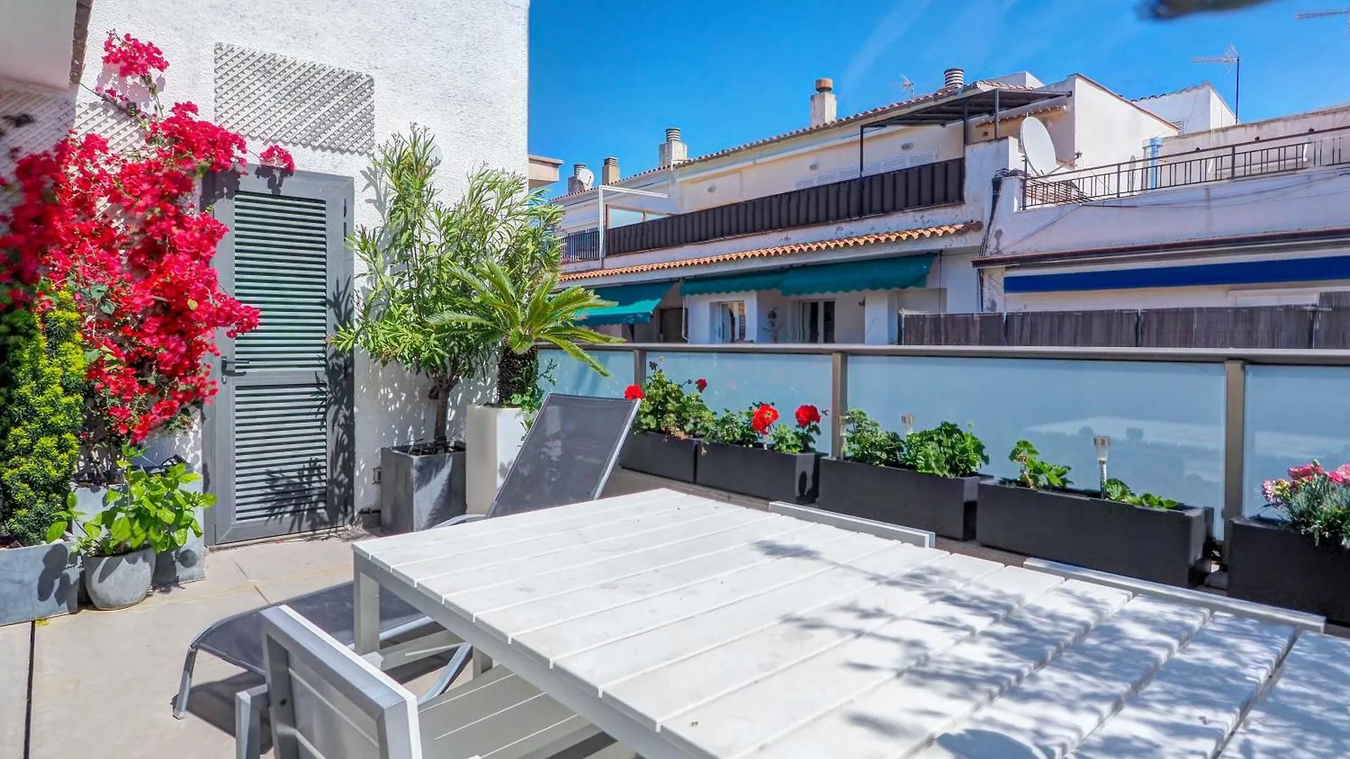 Διαμέρισμα Chic By Hello Homes Σίτζες